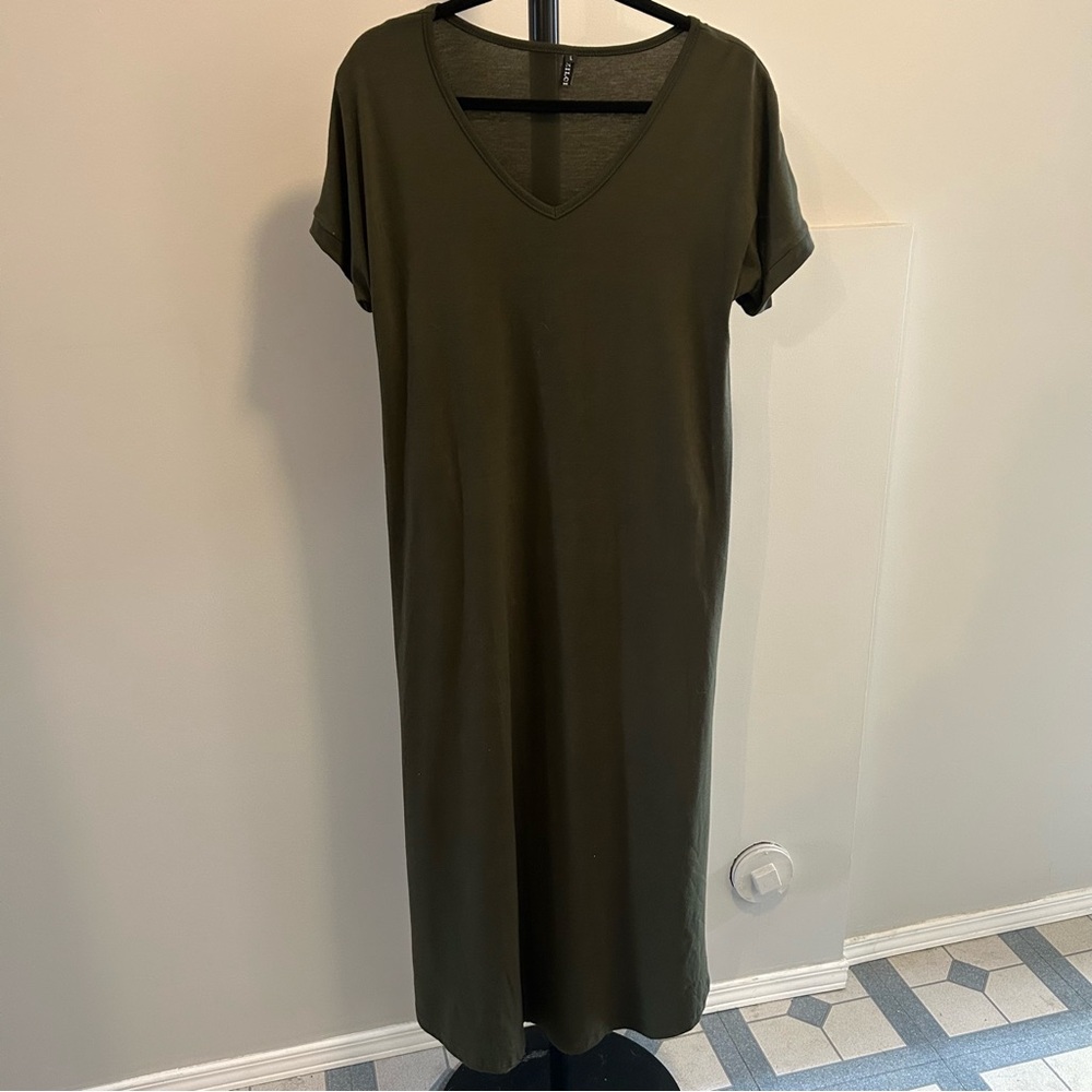 Casual Olive Green V-Neck Maxi Dress with Pockets Size L